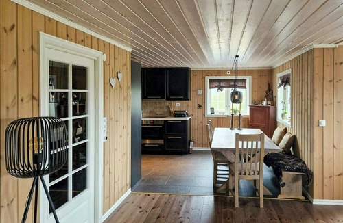 Rauland House | Log cabin with hot tub in Rauland