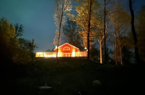 Ludvigsborg House | Log cabin with hot tub and views