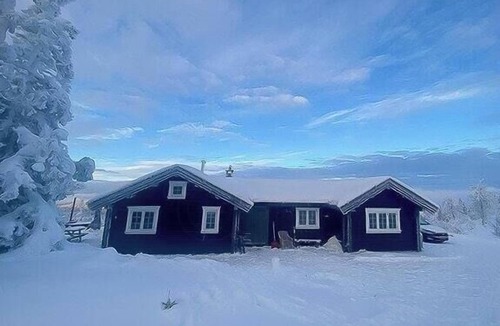 Etnedal House | Log cabin with modern style near Vardefjell