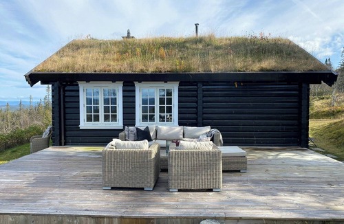 Etnedal House | Log cabin with modern style near Vardefjell