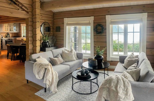 Voss House | Log cabin with panoramic views at Voss Resort