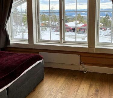 Akrestrømmen House | Log Cabin With Panoramic Views Near Renåfjellet