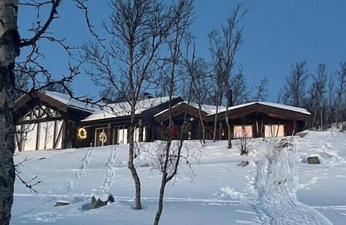 Hol Municipality House | Log cabin with panoramic views of Hallingskarvet