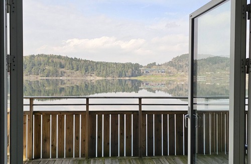 Torreby Ski Chalet | Log cabin with pool, sauna and boat by Torreby Castle | SE09080