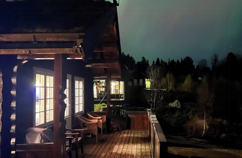Rauland House | Log cabin with turf roof near Rauland