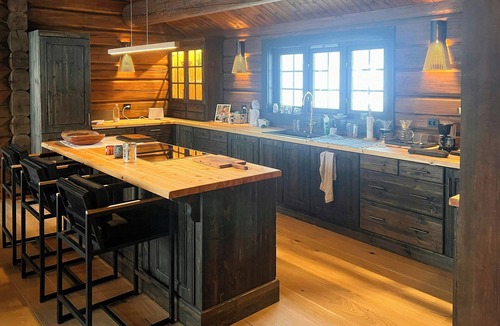 Vikberget House | Log cabin with views over Turufjell