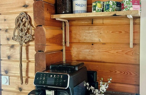 Urshult House | Log cabin with wood-fired sauna & Hot-Tub
