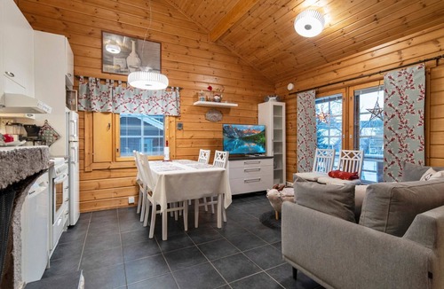 Yllasjarvi House | Lomaylläs maja, palovaarankaarre 6 a by Interhome