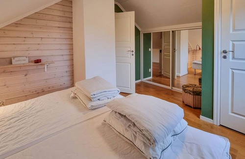 Helde House | Look forward to a relaxing vacation close to nature in this beautiful vacation home!