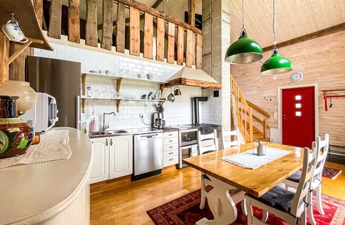 Svanesund House | Look forward to a wonderful holiday in this attractive holiday home near the sea.