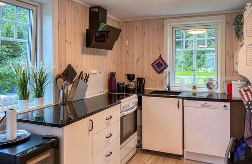 Nesset House | Look forward to this cozy vacation home by the Eresfjord.