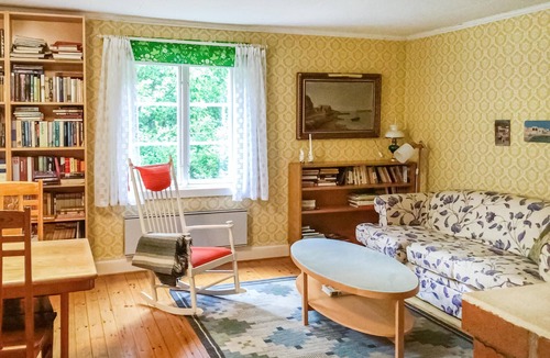 Norrtalje House | Look forward to this inviting vacation home with a large garden near the lake