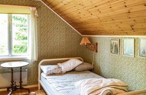 Norrtalje House | Look forward to this inviting vacation home with a large garden near the lake
