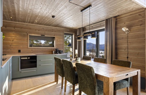 Vradal Ski Chalet | Lothlórien Lodge 8p - Four Bedroom Chalet, Sleeps 8