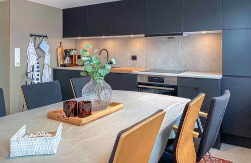 Sandoy Apartment | Lovely apartment in Myklebost with WiFi