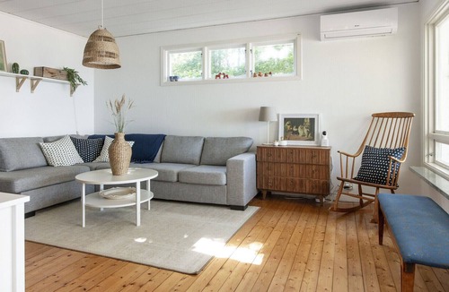 Vaxjo Municipality House | Lovely cottage with fantastic location and own lake plot by Helgasjön, Växjö | SE06034