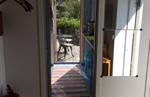 Tyreso O Ski Chalet | Lovely hillside cottage with sea views near Stockholm med internet