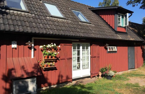 Sturko House | Lovely holiday home in a studio building