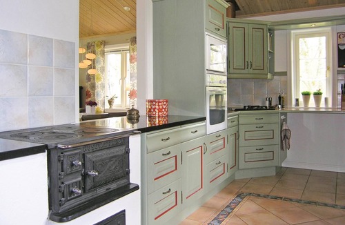 Bor House | Lovely home in Bor with sauna
