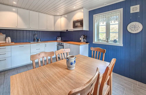 Borgund House | Lovely home in Borgund with sauna