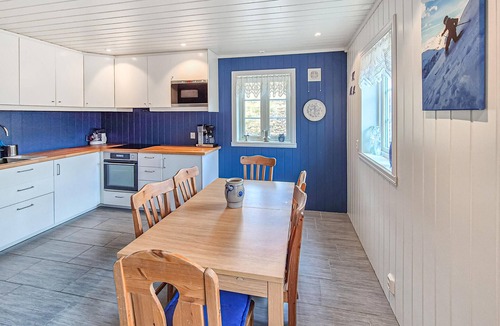 Borgund House | Lovely home in Borgund with sauna