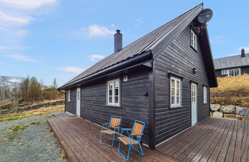 Borgund House | Lovely home in Borgund with sauna