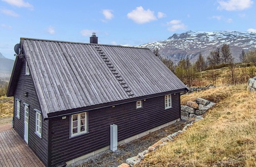 Borgund House | Lovely home in Borgund with sauna