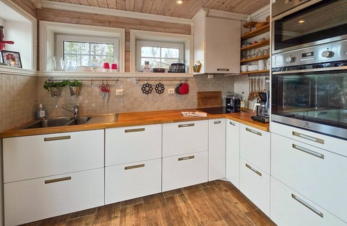 Vinje House | Lovely home in Edland with sauna