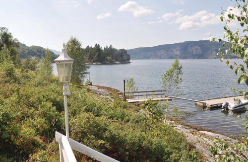 Eikelandsosen House | Lovely home in Eikelandsosen with sauna