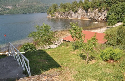 Eikelandsosen House | Lovely home in Eikelandsosen with sauna