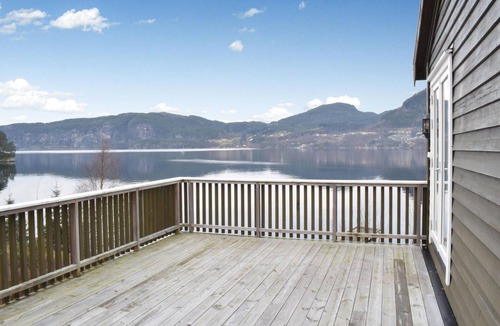 Eikelandsosen House | Lovely home in Eikelandsosen with sauna