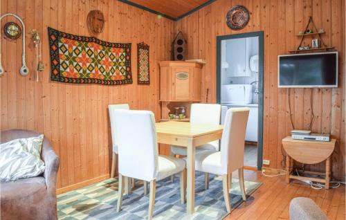 Eikelandsosen House | Lovely Home In Eikelandsosen With Sauna
