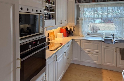 Rossoya House | Lovely home in Engeløya