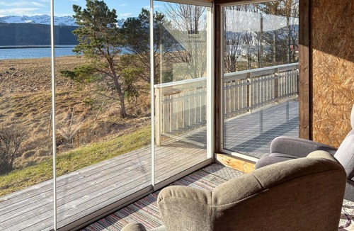 Rossoya House | Lovely home in Engeløya