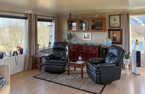 Rossoya House | Lovely home in Engeløya