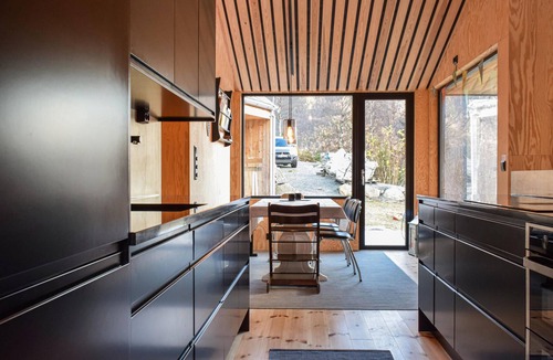 Suldal House | Lovely home in Erfjord with house sea view