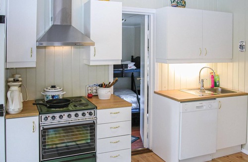 Etne House | Lovely home in Etne with house sea view