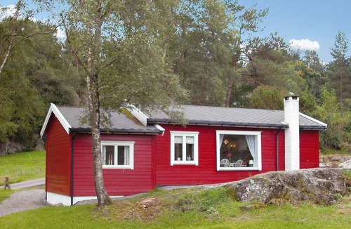 Etne House | Lovely home in Etne with house sea view
