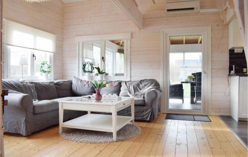 Farjestaden House | Lovely Home In Färjestaden With Kitchen
