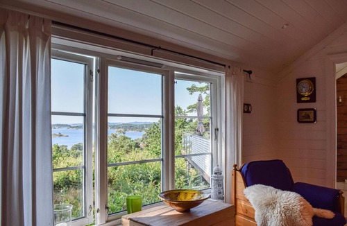 Faervik House | Lovely home in Færvik with house sea view