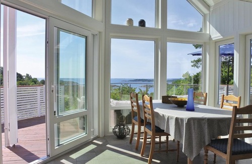 Faervik House | Lovely home in Færvik with house sea view