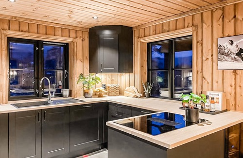 Vikberget House | Lovely home in Flå with sauna