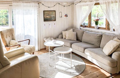 Gressvik House | Lovely home in Gressvik with WiFi