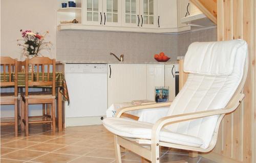 Kvinnherad House | Lovely Home In Hatlestrand With Wifi