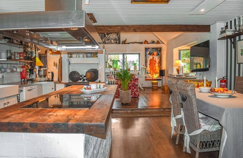Hollviken House | Lovely home in Höllviken with kitchen