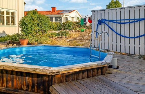 Hono House | Lovely home in Hönö with harbor view