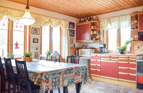 Osteroy House | Lovely home in Lonevåg with WiFi
