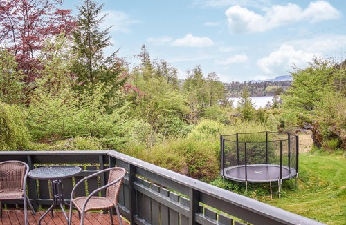 Osteroy House | Lovely home in Lonevåg with WiFi