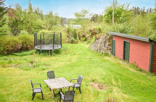 Osteroy House | Lovely home in Lonevåg with WiFi