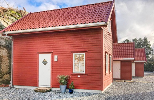 Lyngdal House | Lovely home in Lyngdal with WiFi